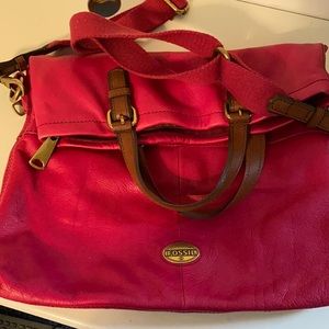 Fossil explorer purse crossbody fuscia, used only once, excellent condition